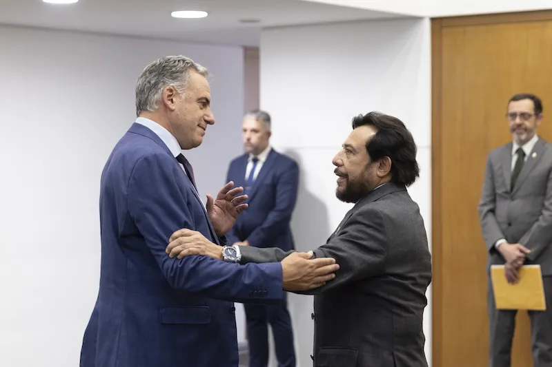 Félix Ulloa ofrece respaldo salvadoreño a Uruguay en Celac