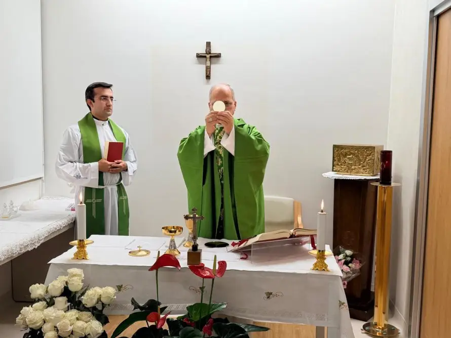 El papa León XIV oficia misa en el hospital tras ser operado del pulmón