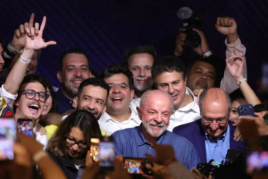 Lula gana las elecciones presidenciales tras una remontada inédita ante Flávio Bolsonaro
