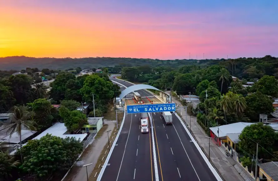 Habilitan paso vehicular sobre el nuevo puente binacional General Manuel José Arce
