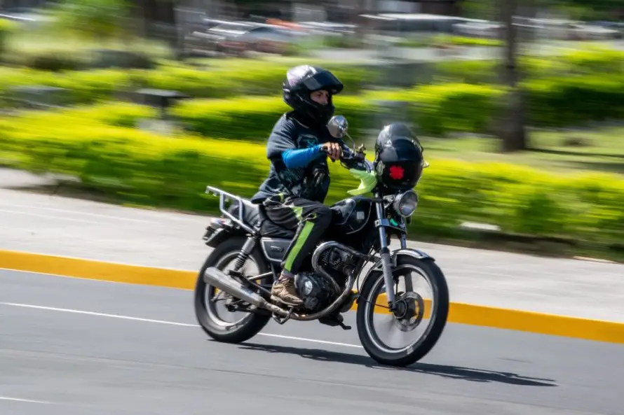 El parque de motocicletas creció un 266 % en diez años, pero la emisión de licencias avanza a menor ritmo